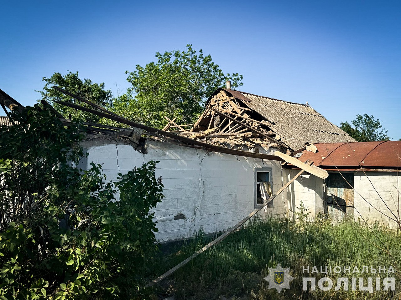 Ворог атакував Малу Токмачку безпілотниками та обстріляв з артилерії