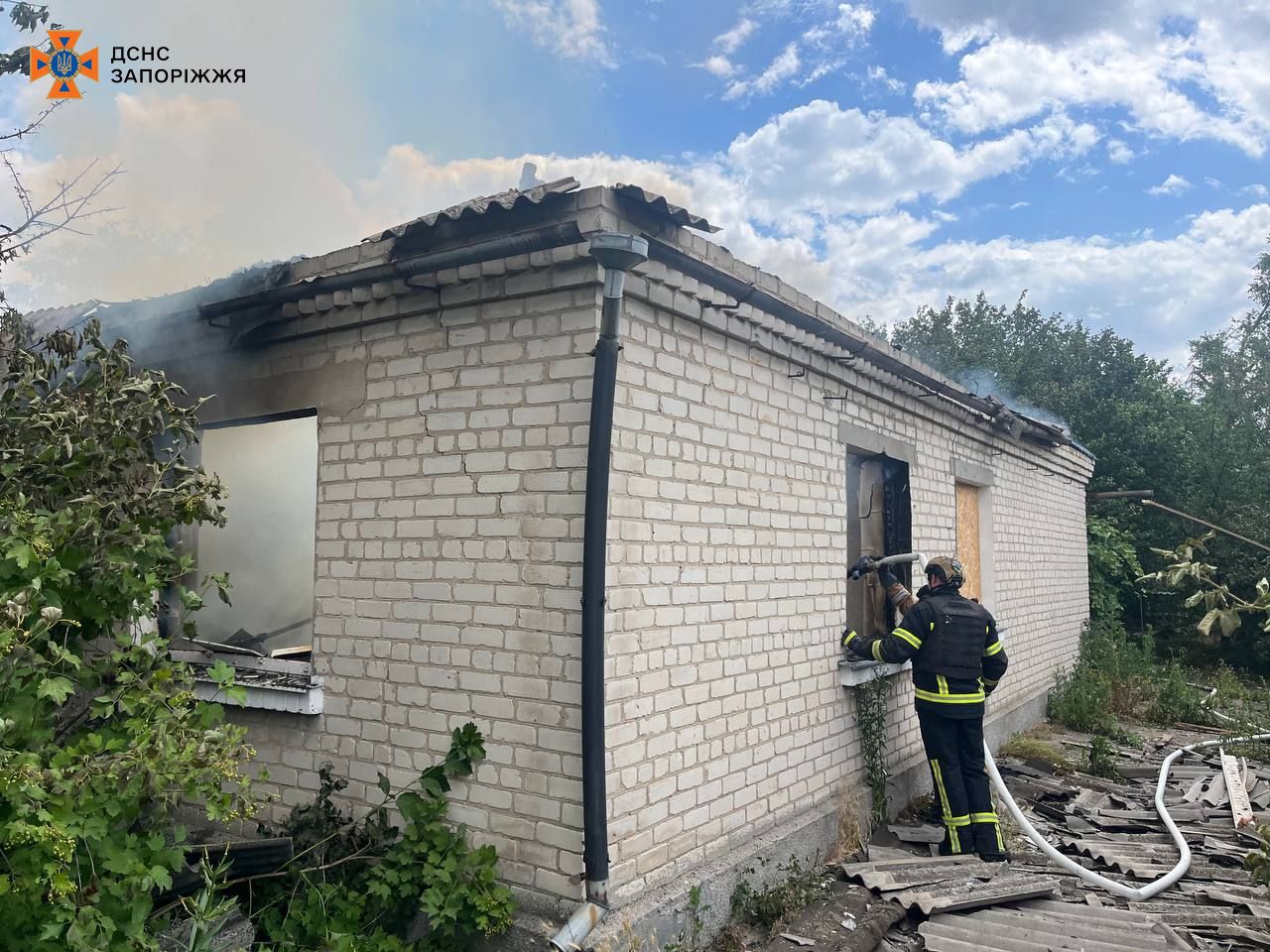 Через російські обстріли в Оріхові сталася пожежа