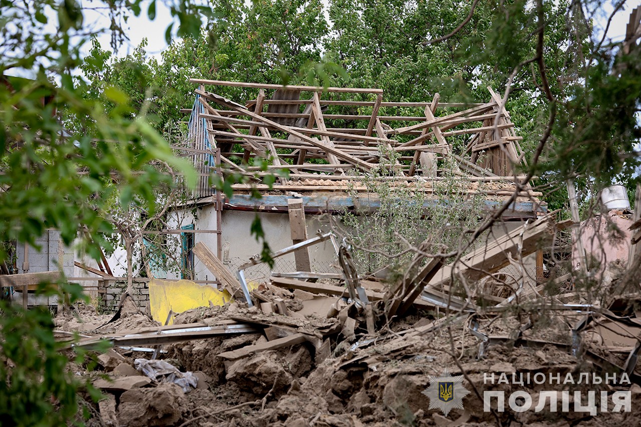 Зруйновані оселі мирних мешканців: ворог продовжує завдавати нещадні удари по Запорізькій області