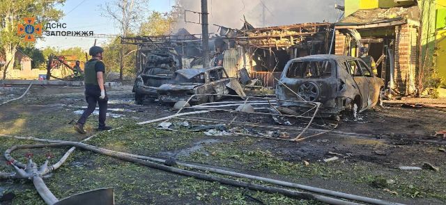 Вдарив по центру: у Вільнянську біля місця влучання святкували випускний