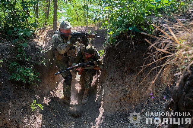 Піт береже кров: у Запоріжжі проходить військову підготовку створений з поліцейських стрілецький батальйон