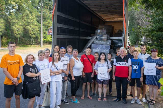 В Оріхів не їздять, щоб не засмучуватися: велика прийомна родина отримала гуманітарну допомогу