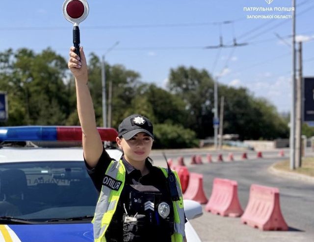 Тільки в об'їзд: у Запоріжжі по греблі Дніпрогесу тимчасово обмежили рух