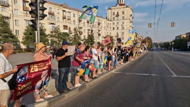 Не мовчи: у Запоріжжі рідні військовополонених вчергове нагадали про своїх близьких