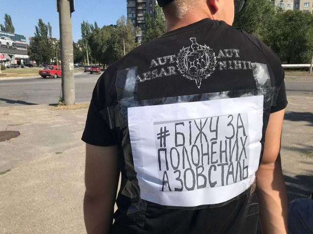 "Біжу за сина": у Запоріжжі відбувся забіг на підтримку полонених оборонців Маріуполя