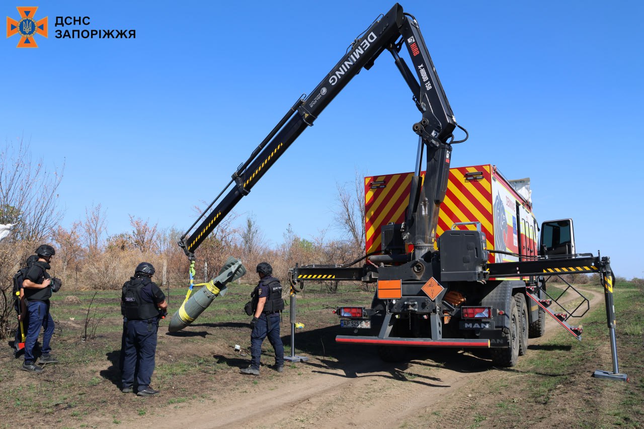 В Запорізькому районі перехожі виявили нездетоновану фугасну авіабомбу