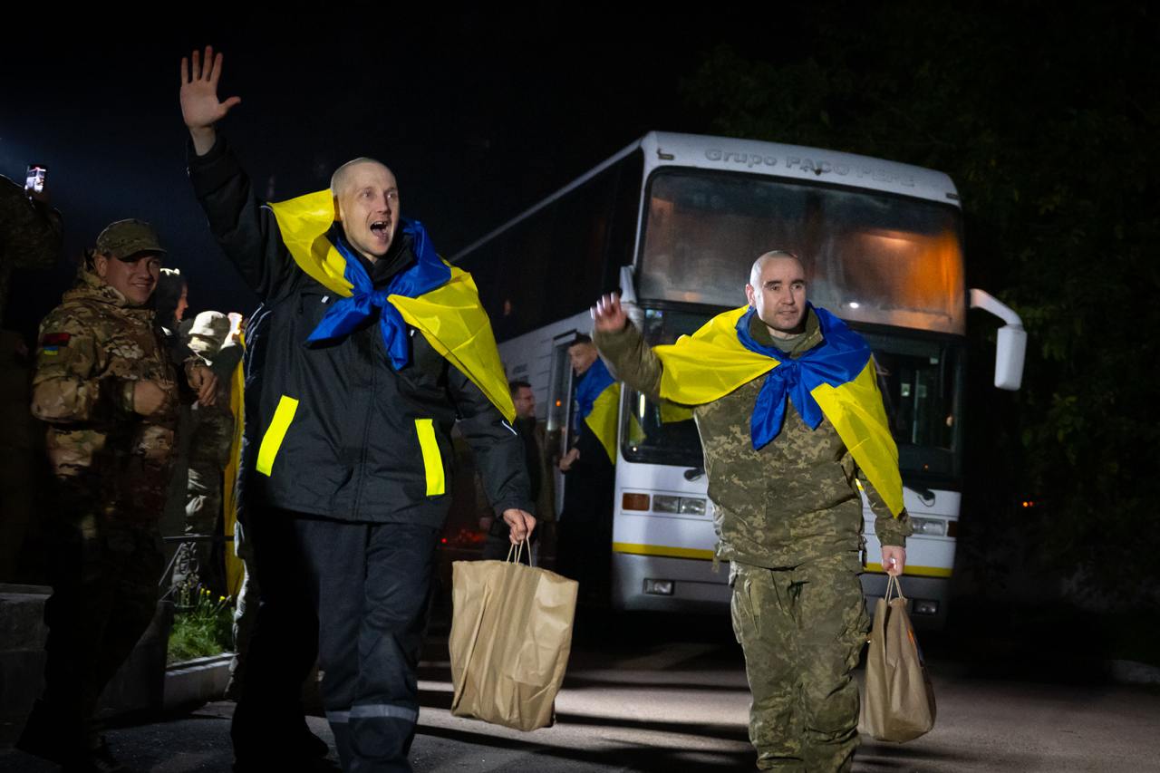 З російського полону повернули 5 захисників з Запорізької області, які пробули там понад два роки