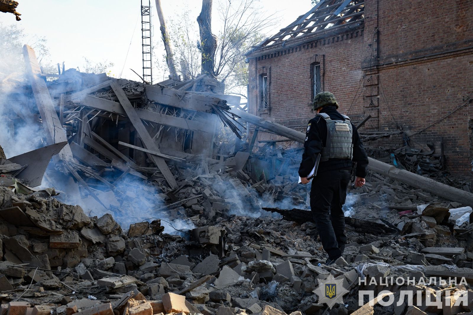 Закидують місто КАБами та обстрілюють з артилерії: ворог знищує прифронтовий Оріхів