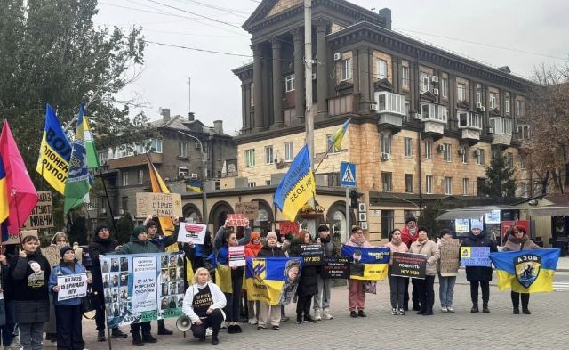 "Наша мета - кричати на весь світ": у Запоріжжі вчергове нагадували про полонених захисників