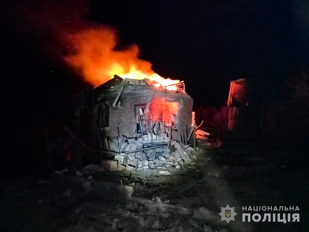 Палав житловий будинок: ворожий удар спричинив пожежу в Оріхову