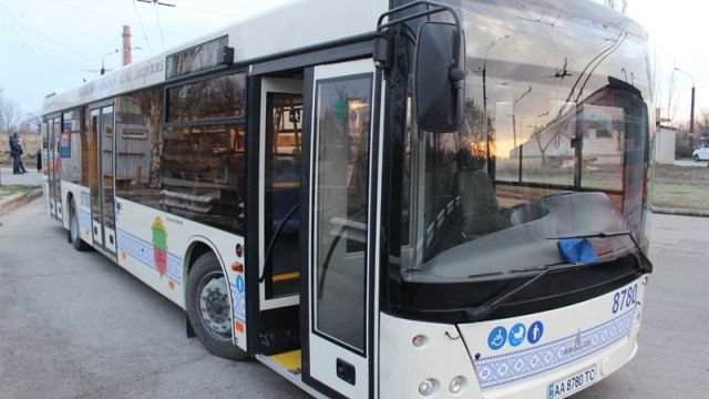 Поїхали через греблю Дніпрогесу: у Запоріжжі відновили рух тролейбусів та автобусів на Правий берег