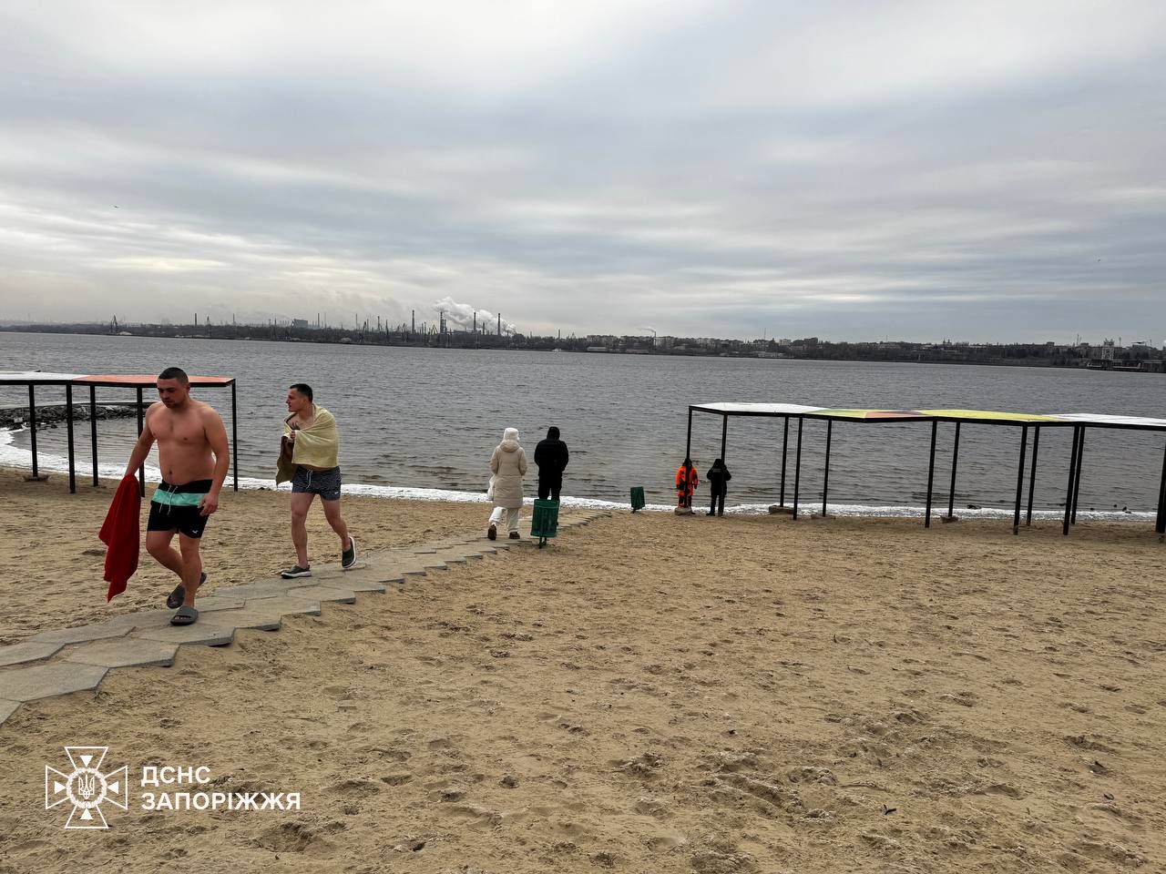 Водохреща в Запоріжжі: рятувальники забезпечують безпеку під час хрещенських купань