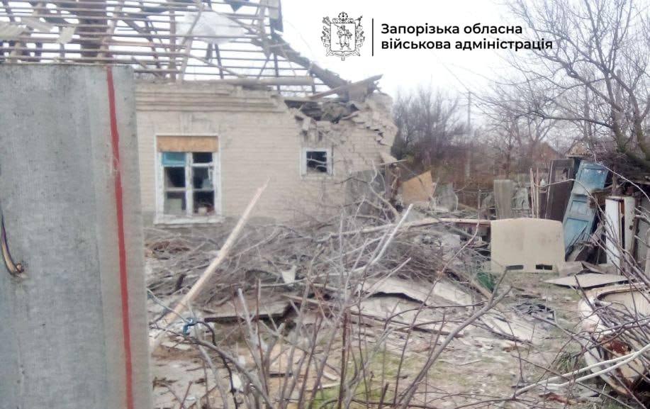 Двоє людей поранено: ворог завдав 326 ударів по Запорізькій області