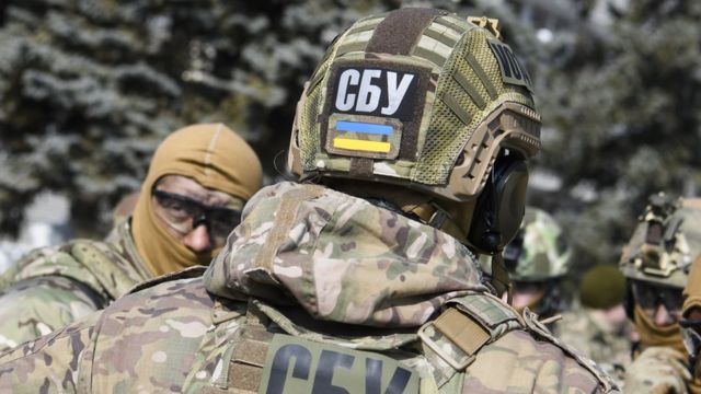Пересилали зброю у холодильниках: СБУ затримала двох ділків у Запорізькій та Львівській областях, які збували «трофейні» автомати