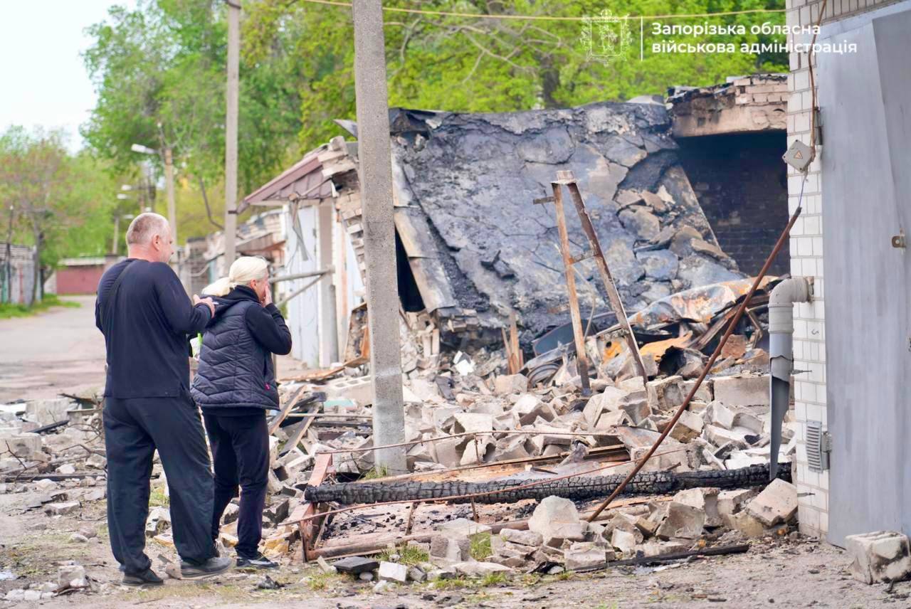Росіяни атакували Запоріжжя 13 «шахедами»: зруйновано оселі та поранено людей
