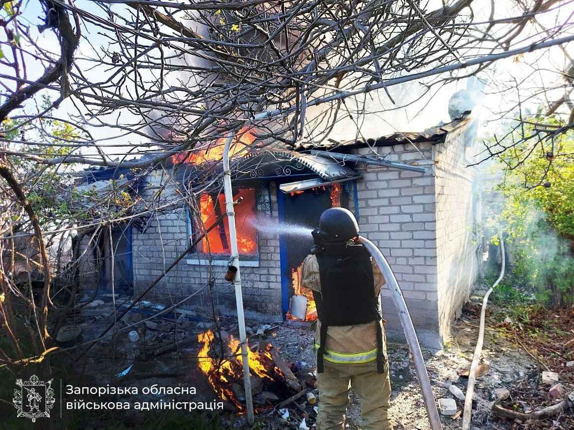Поранено троє людей: ворог невпинно гатить по Запорізькій області