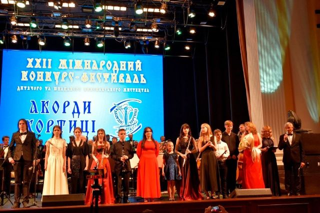 Зіграли разом з оркестром: у Запоріжжі популярний фестиваль юних виконавців завершився неймовірним концертом