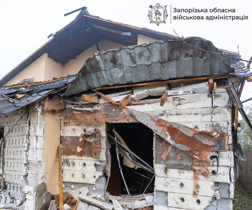 Пошкоджено та зруйновано оселі: росіяни завдали сотні ударів по Запорізькій області