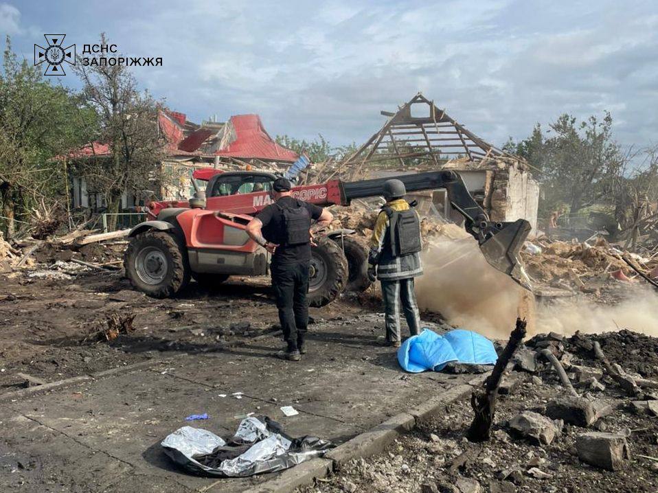 Загинули люди, зруйновано та пошкоджено десятки будинків: все про наслідки авіаудару по Пологівському району, - ОНОВЛЕНО