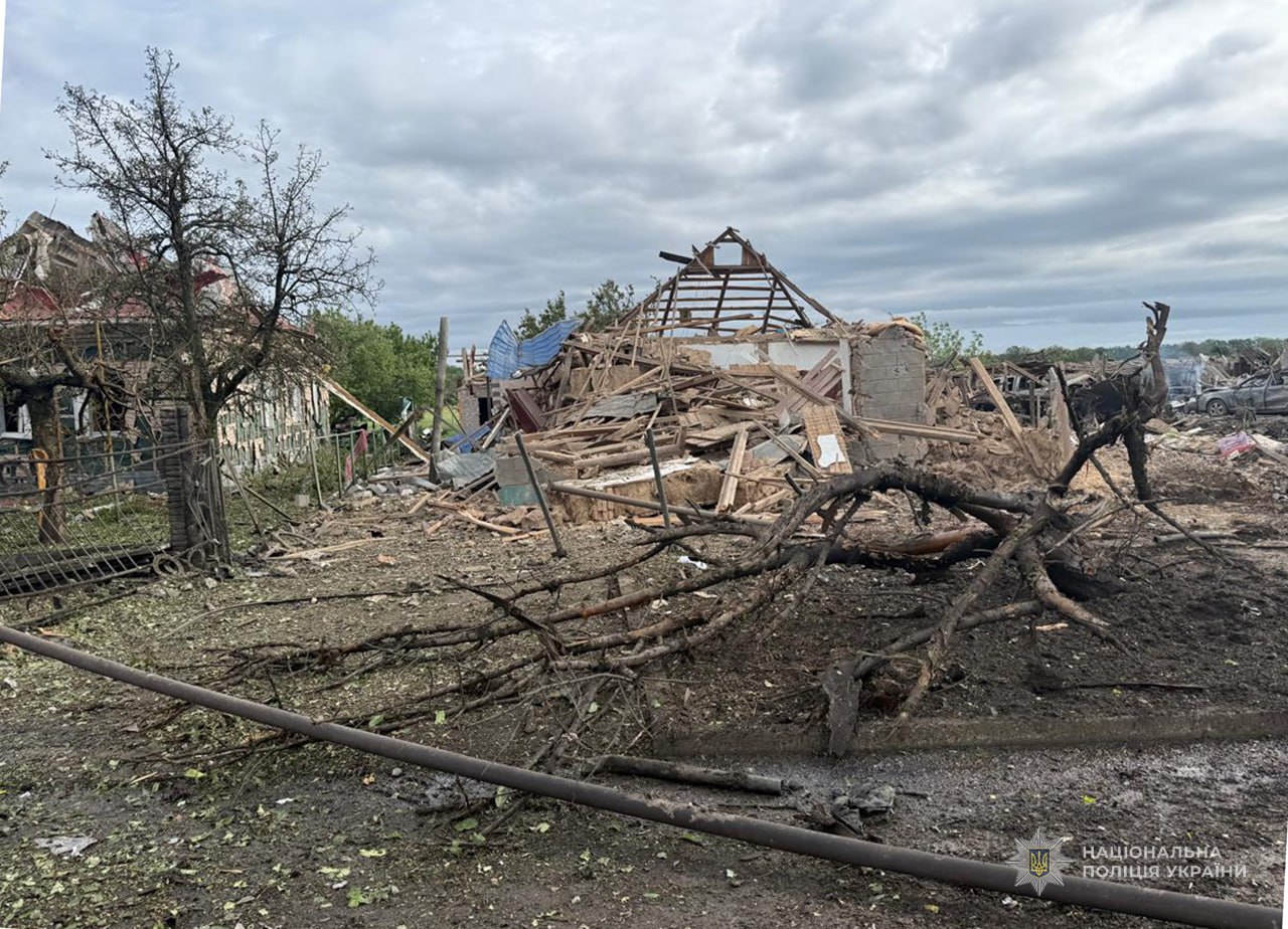 Двоє людей загинули, троє - постраждали: поліція документує наслідки воєнного злочину рф у селі Верхня Терса