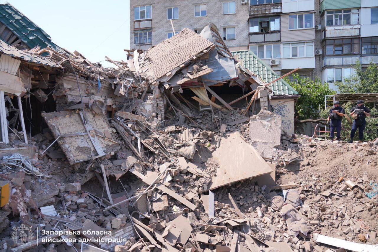 Вдень росіяни поцілили КАБом по приватним будинкам в Запоріжжі: все, що відомо наразі про удар, - ОНОВЛЕНО
