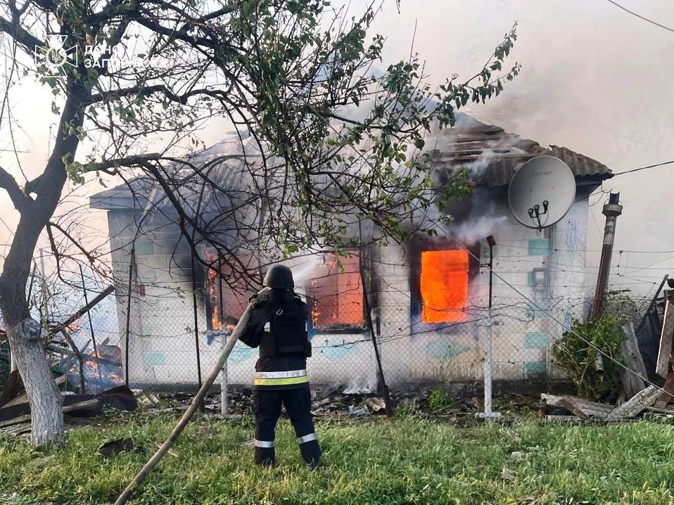 Росіяни скинули чотири КАБи на Гуляйпільську громаду: є загиблий та поранені