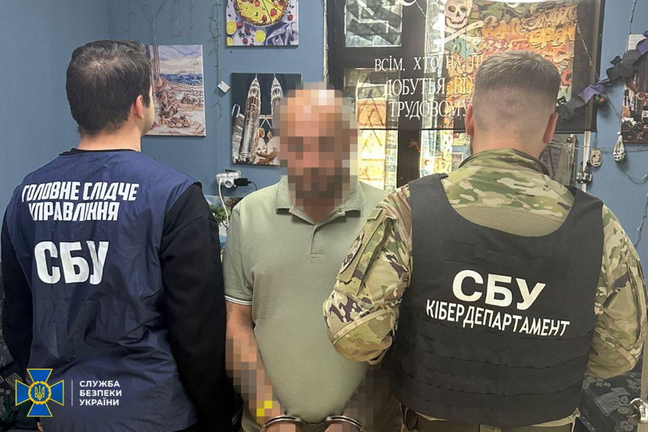 Поліція затримала 42-річного мешканця Запоріжжя: на замовлення російських спецслужб він корегував ворожі удари