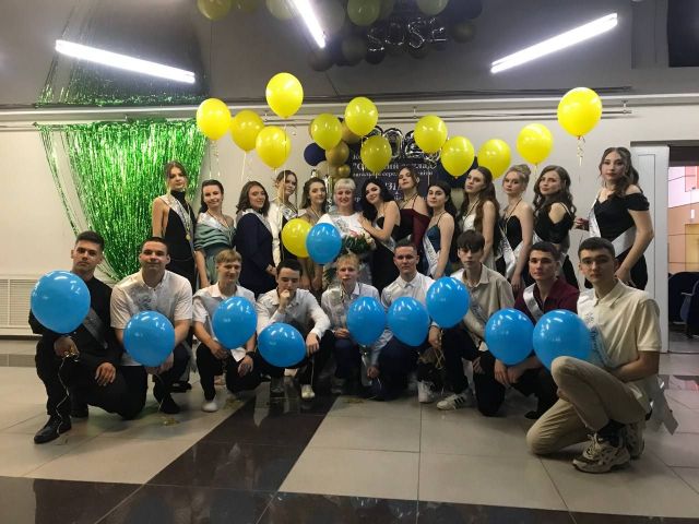 Найкращі отримали золоті медалі: в оріхівському ”Сузір'ї” випускників у доросле життя проводжали дуже душевно