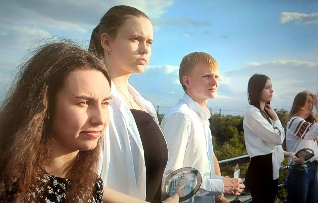 Гордість Запорізької області: троє випускників з Оріхова отримали атестати на Хортиці
