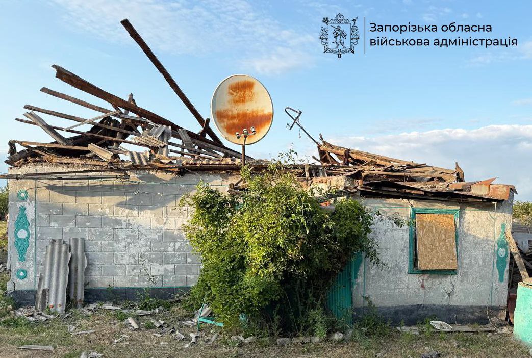 Троє чоловіків та жінка отримали поранення внаслідок російських ударів по Запорізькій області
