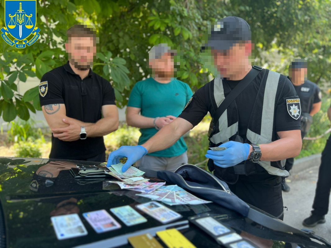 У Запоріжжі затримали родича посадовця ТЦК, який вимагав у вдови загиблого військового половину держвиплат