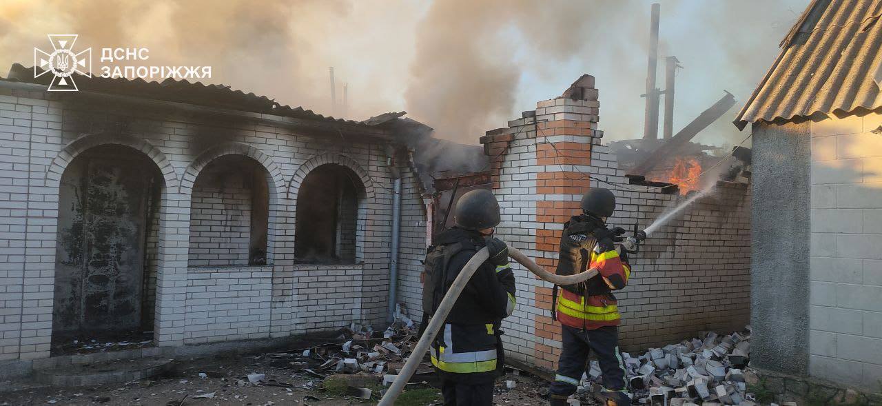 Ворожі удари спричинили масштабну пожежу в Оріхові, а також Запоріжжі та Преображенці