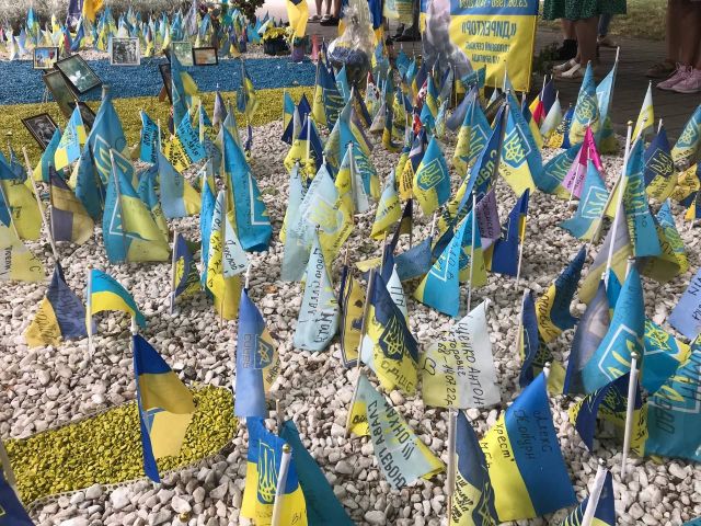 Карта України з прапорцями: у Запоріжжі відкрили оновлений простір пам’яті
