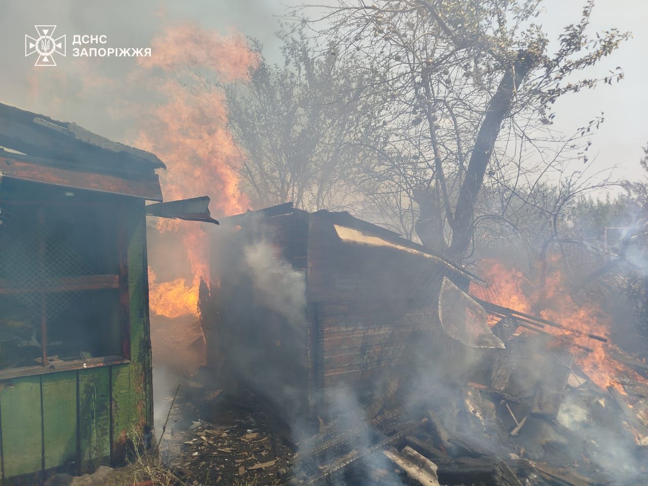 У Оріхові рятувальники ліквідували пожежі за 50 адресами: наслідки російських ударів