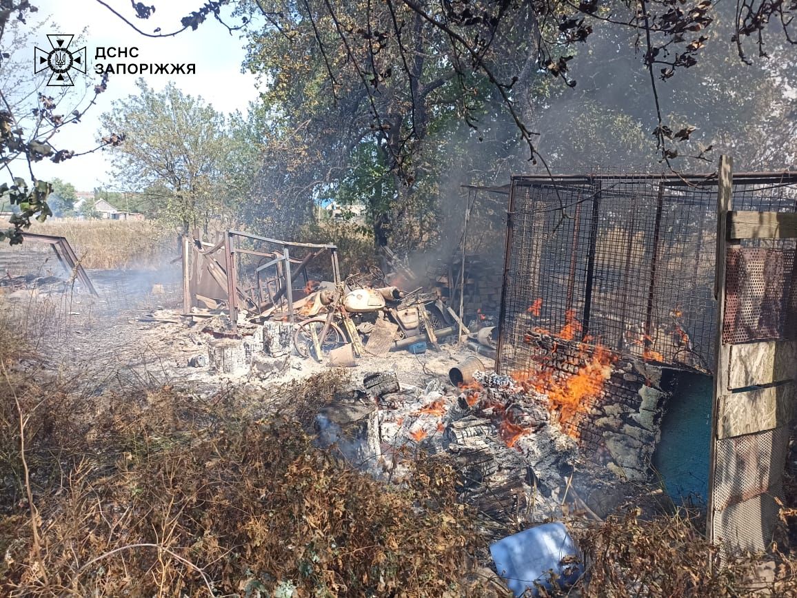 У Запоріжжі та Оріхові спалахнули пожежі через російські удари