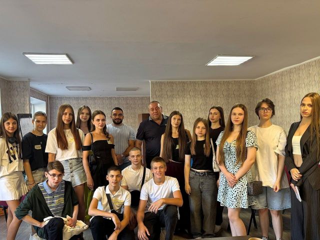Діалог про майбутнє та розвиток: учнівська молодь зустрілася з керівництвом Оріхівської громади