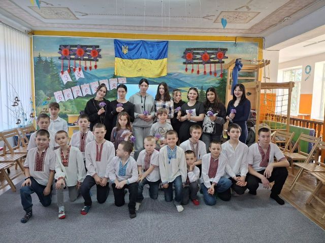 Дитячі долі у теплих долонях