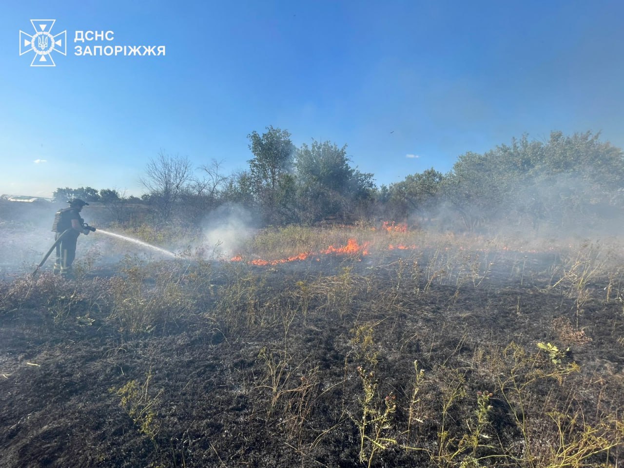 В Оріхові спалахнув будинок через російський удар