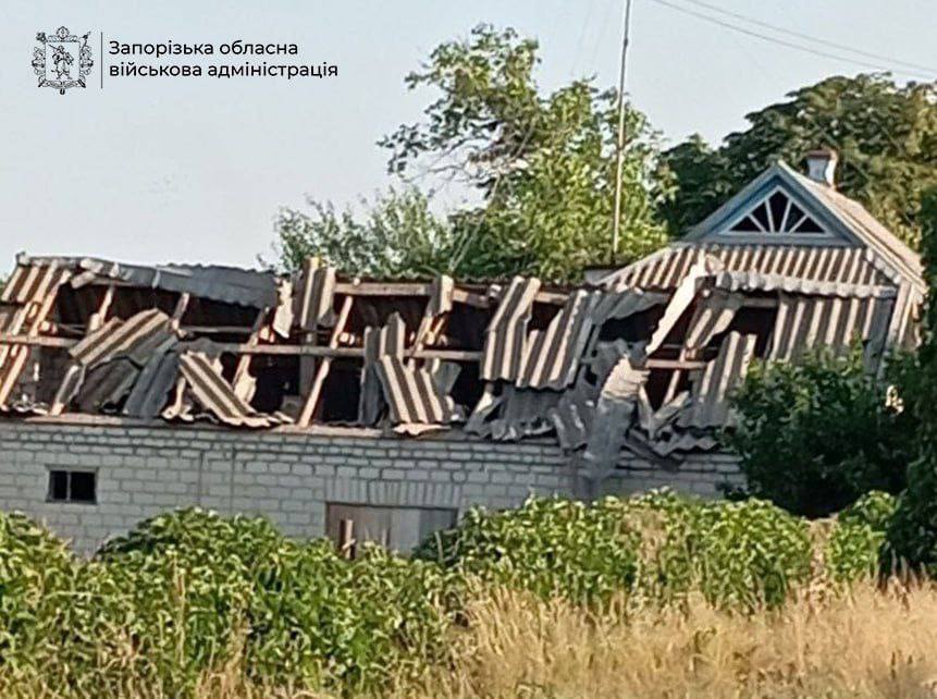 Поранено чотирьох людей: росіяни продовжують гатити по Запорізькій області