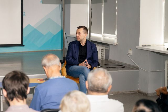 15 історій про життя  "до і після": народний депутат презентував у Запоріжжі свою дебютну книгу