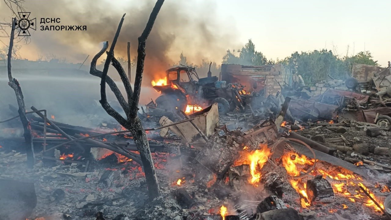 В Пологівському районі вчора спалахнули пожежі через ворожі удари