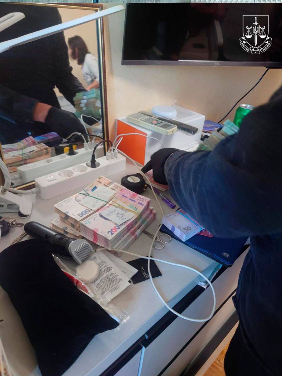 Викрито адвокатку із Запоріжжя, яка за 14 тисяч доларів продавала військовозобов’язаним «білі квитки»