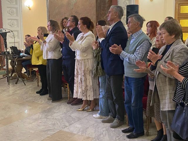 Вшанували оплесками: у запорізькому театрі згадували народних артистів, які давно пішли з життя