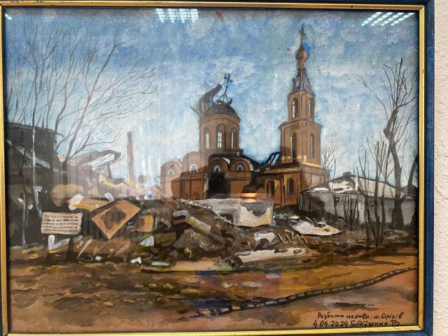 “Дуже болить, коли дивишся на ці роботи”: на виставці у запорізькому музеї можна побачити зруйнований ворогом Оріхів