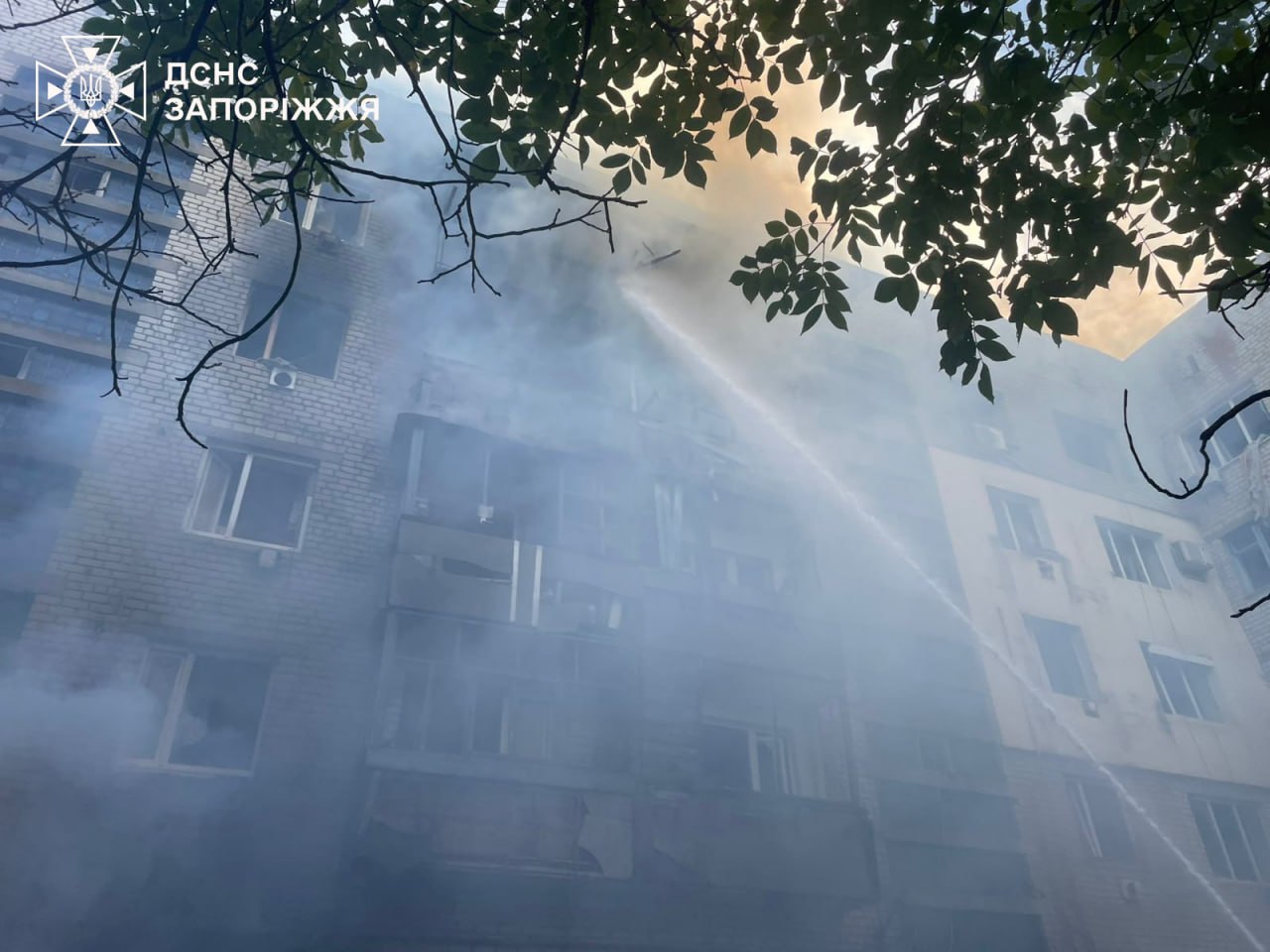В Гуляйполе горіла багатоповерхівка через ворожу атаку
