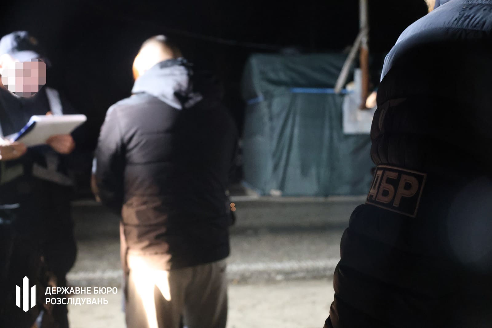 Вимагали у ветерана 2000 доларів: у Запоріжжі затримали двох посадовців ТЦК