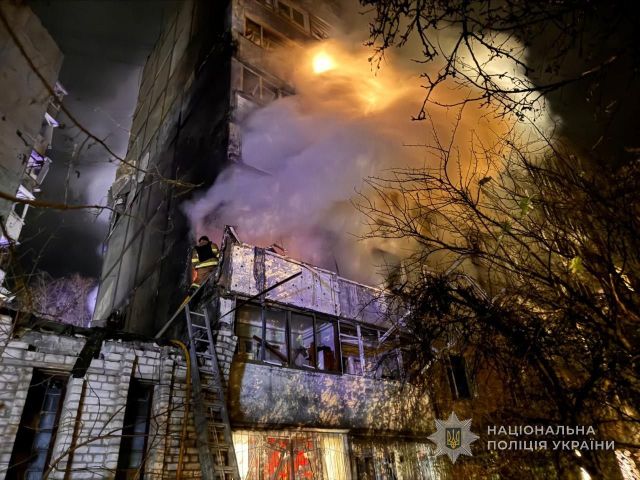 Поранені люди, пошкоджені будинки: російські терористи знову вночі атакували Запоріжжя