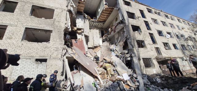 Вдарили ракетами та безпілотниками: внаслідок обстрілів у Запоріжжі загинули люди і пошкоджені будівлі