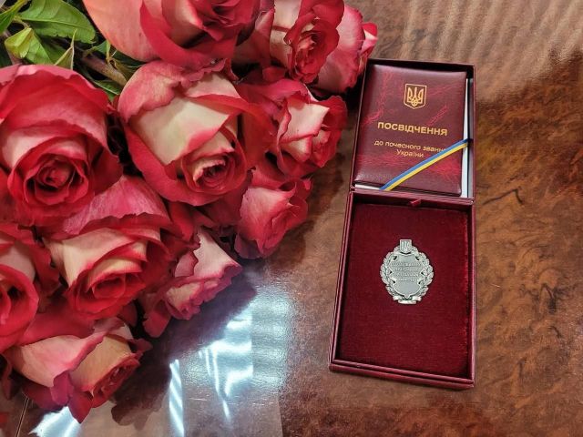 Подарунок до свята: керівниця запорізьких пенсійників удостоєна почесного звання