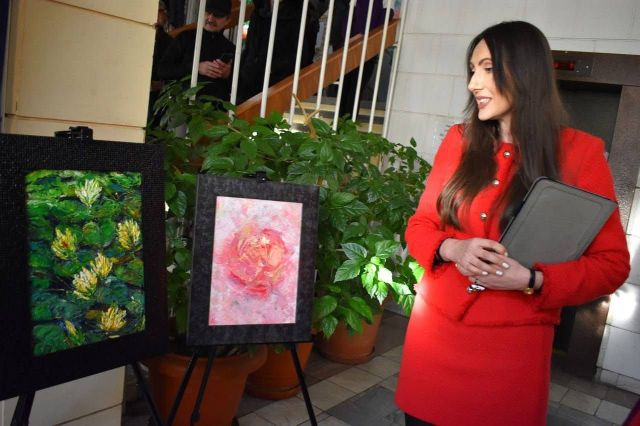 Візуальний код емоцій та почуттів: у запорізькій бібліотеці відкрилася перша персональна виставка кандидатки технічних наук